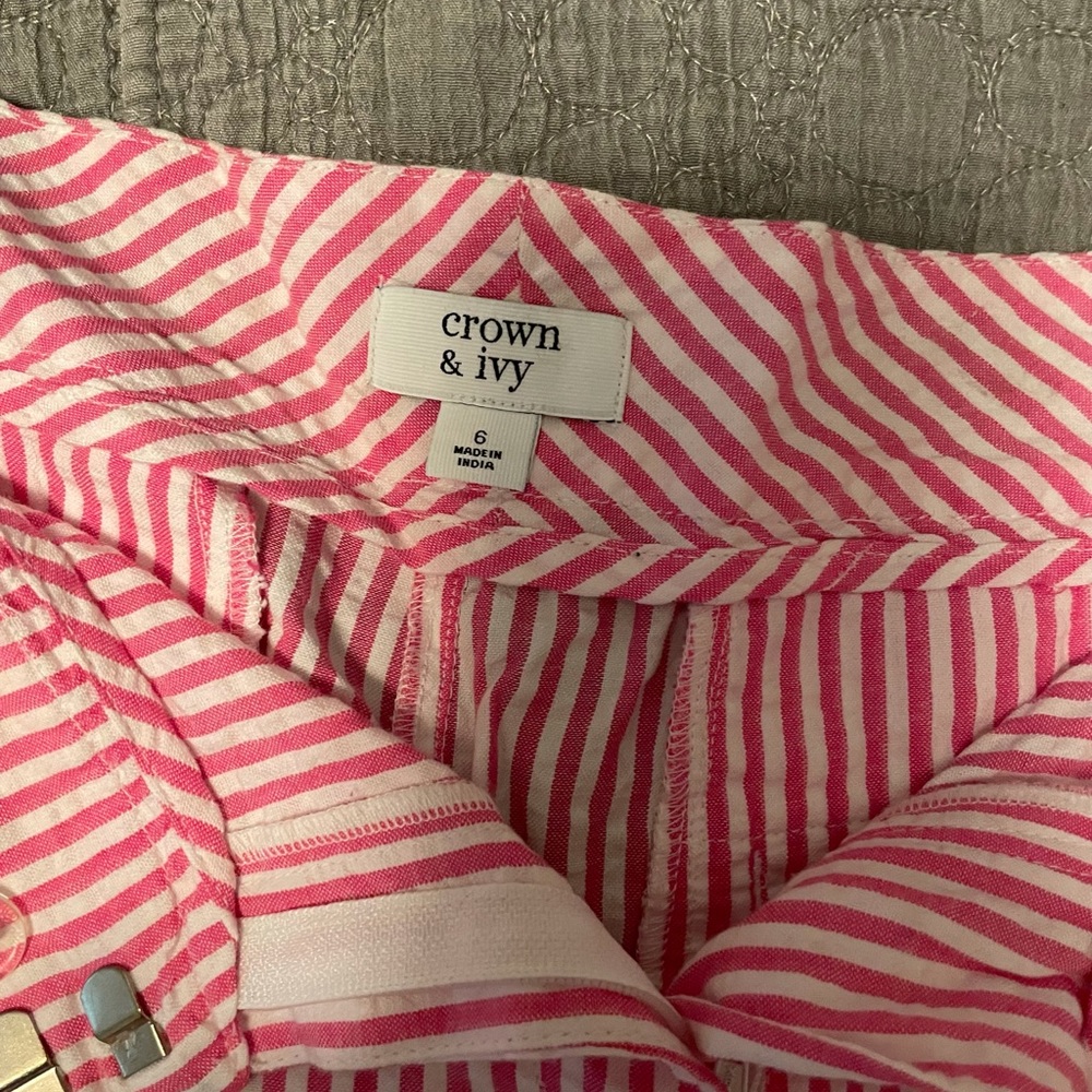 Crown & Ivy size 6 pink pinstripe shorts - Picture 3 of 3